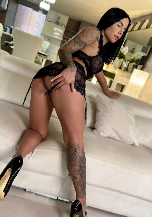 Wash me up and slide that hard 🍆 in between my tits. 😏