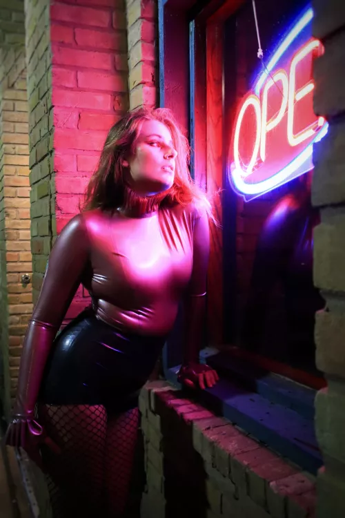 Went out to a nearby town to shoot last night, loving the neon on my latex ❤️