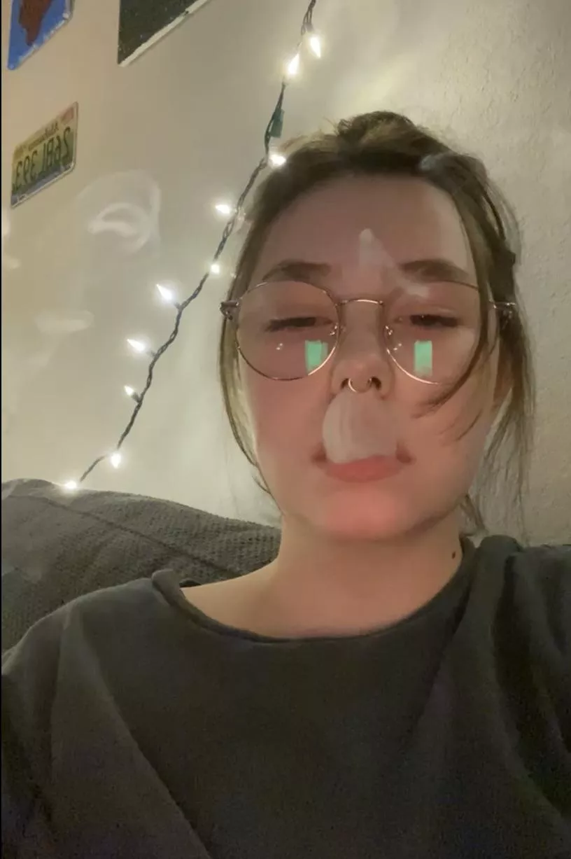 Where are my lesbian stoners 🥵