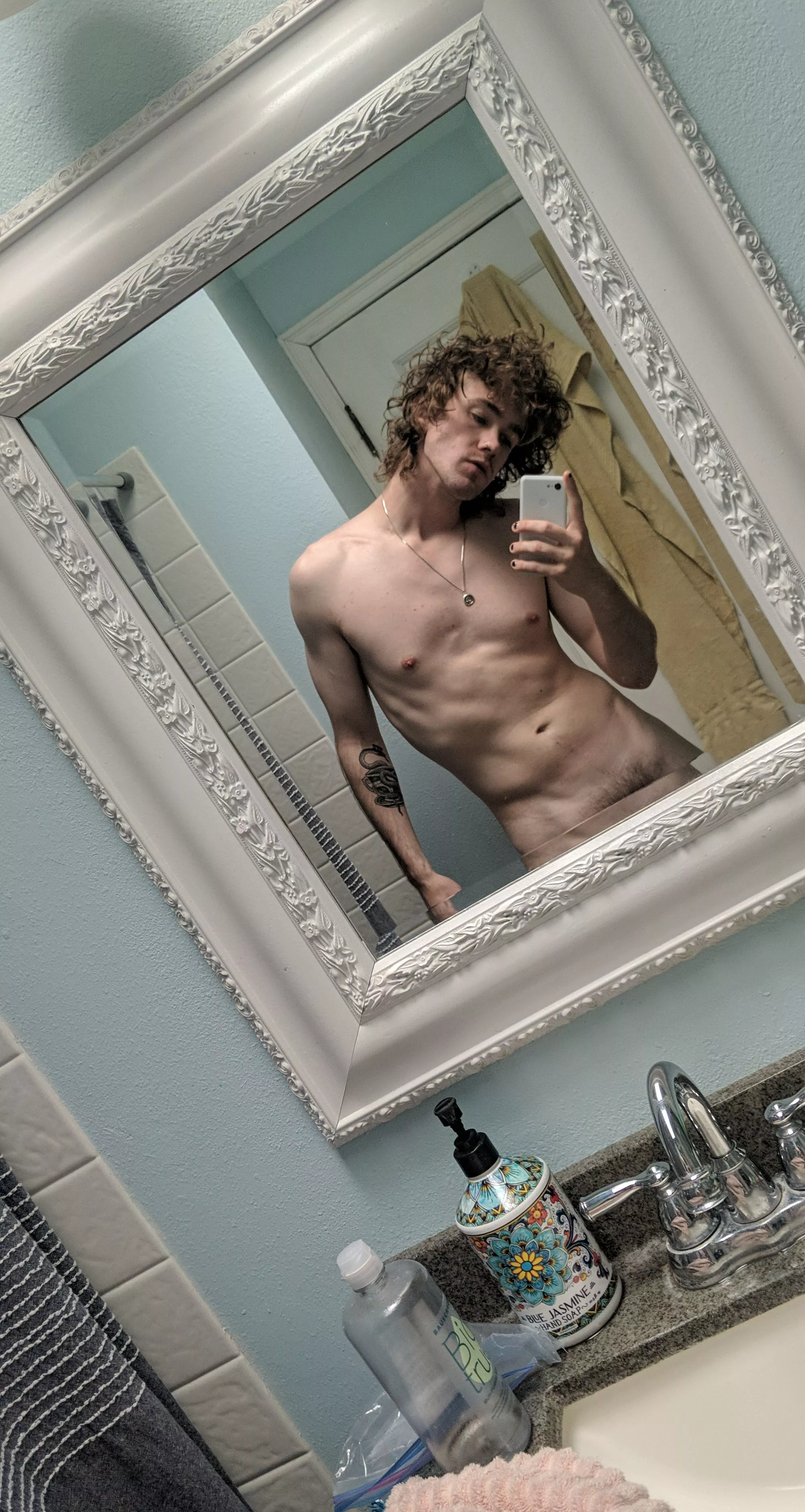 who else is bored? Hmu :)