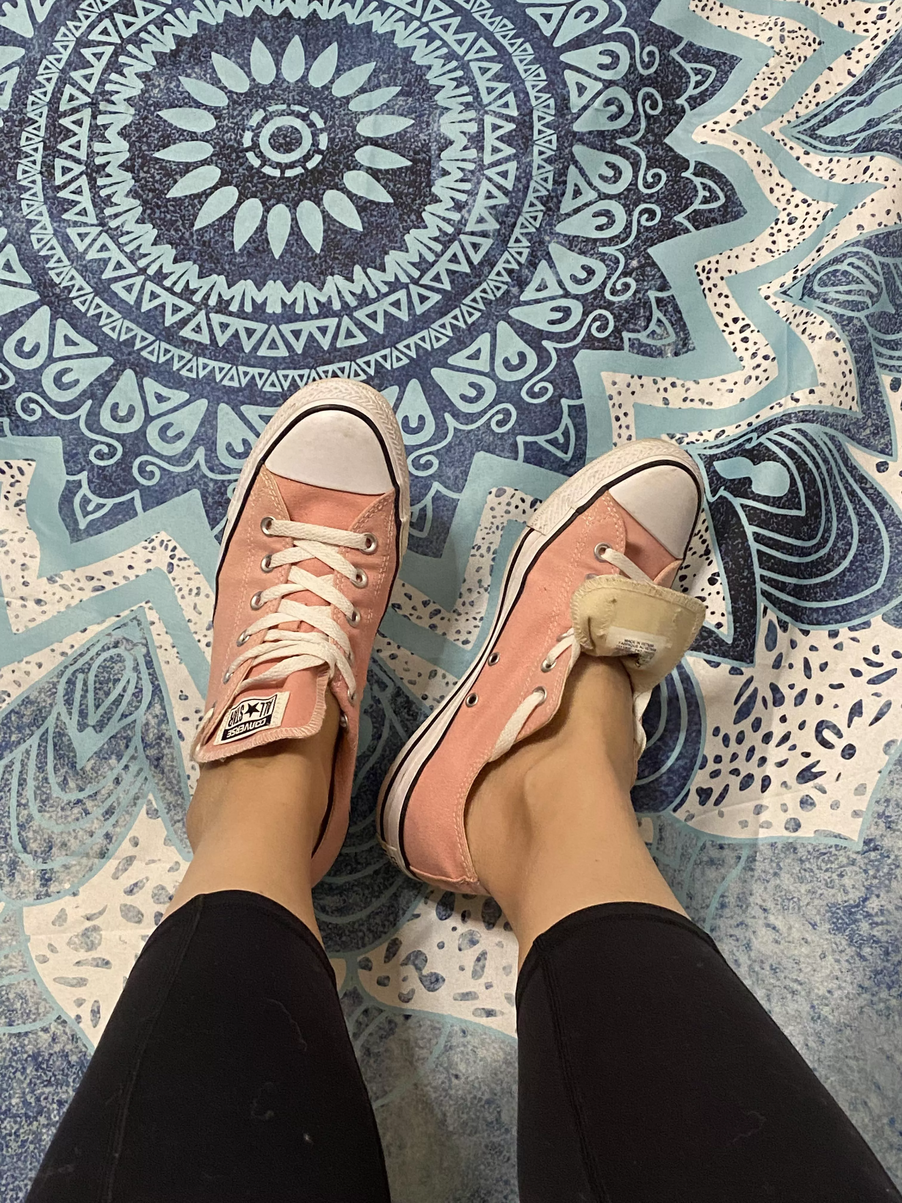 Who wants to come take these stanky shoes off my feet ? I’ve been walkin all day in these bad boys !