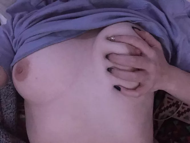 18f, just smoked and horny, ask me questions or send me anything :)