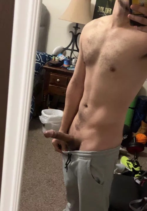 (22) bro i need a mouth 🥵