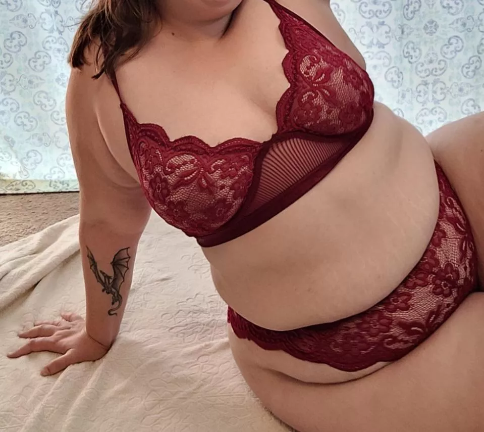 a thick beautiful lady 😍