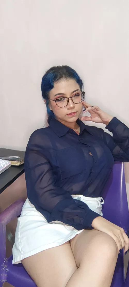 Boss, hope they don't catch me under your desk 😋😳