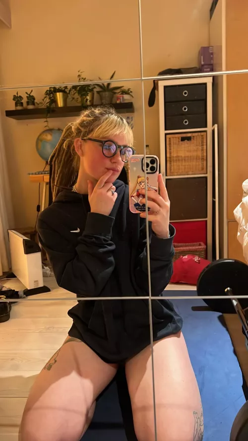 come play with this naughty girl that’s not wearing any underwear :)