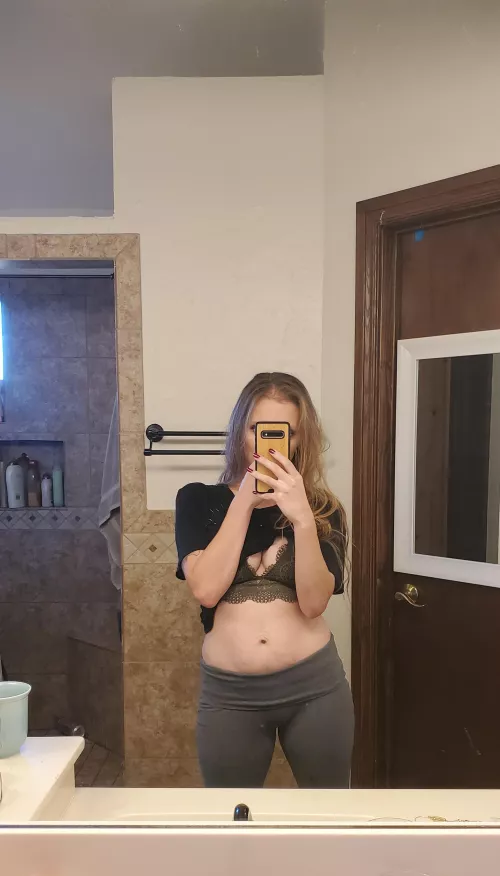 Could show more, but I kind of feel like being a bratty little tease today. 😏