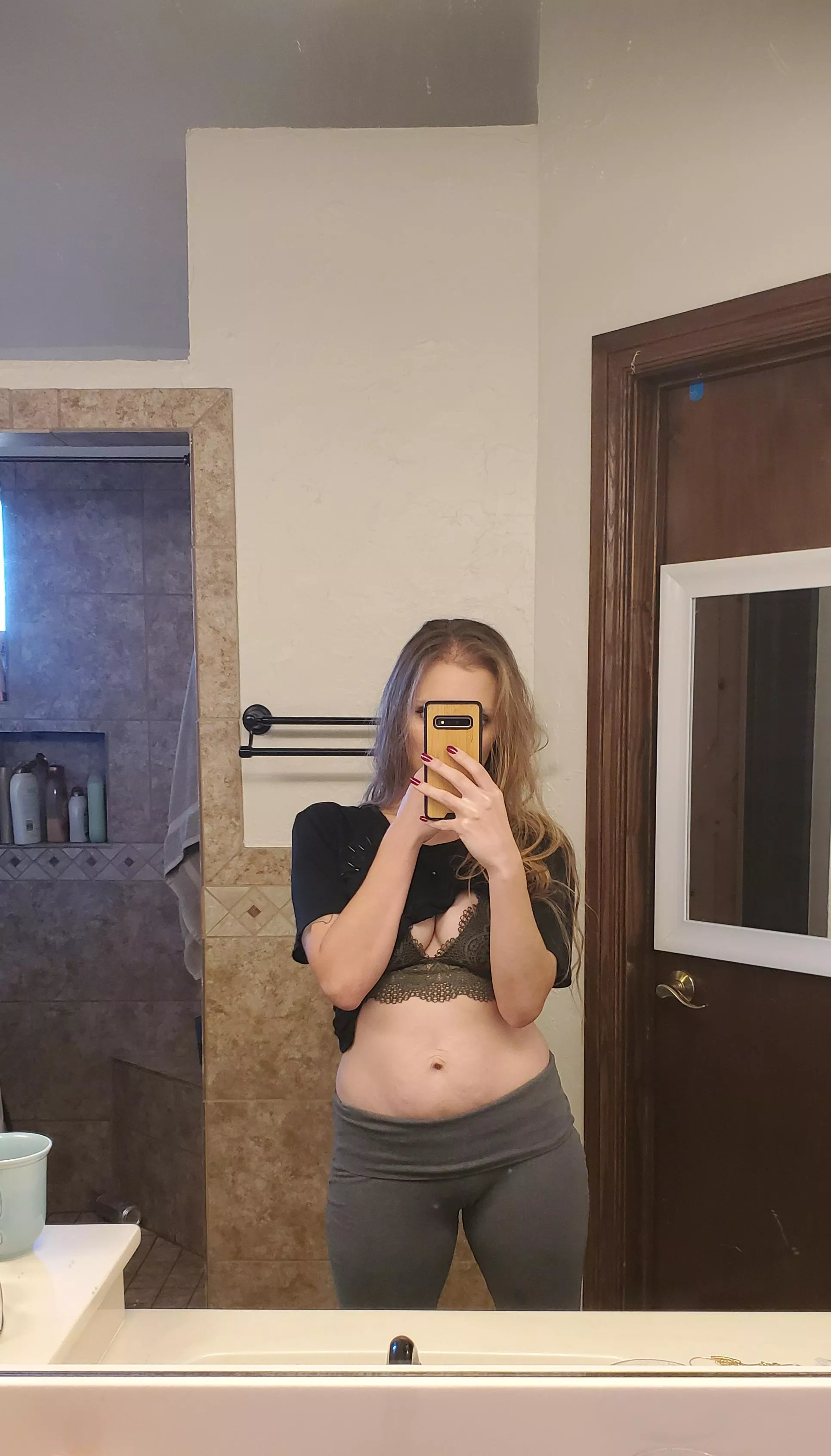 Could show more, but I kind of feel like being a bratty little tease today. 😏