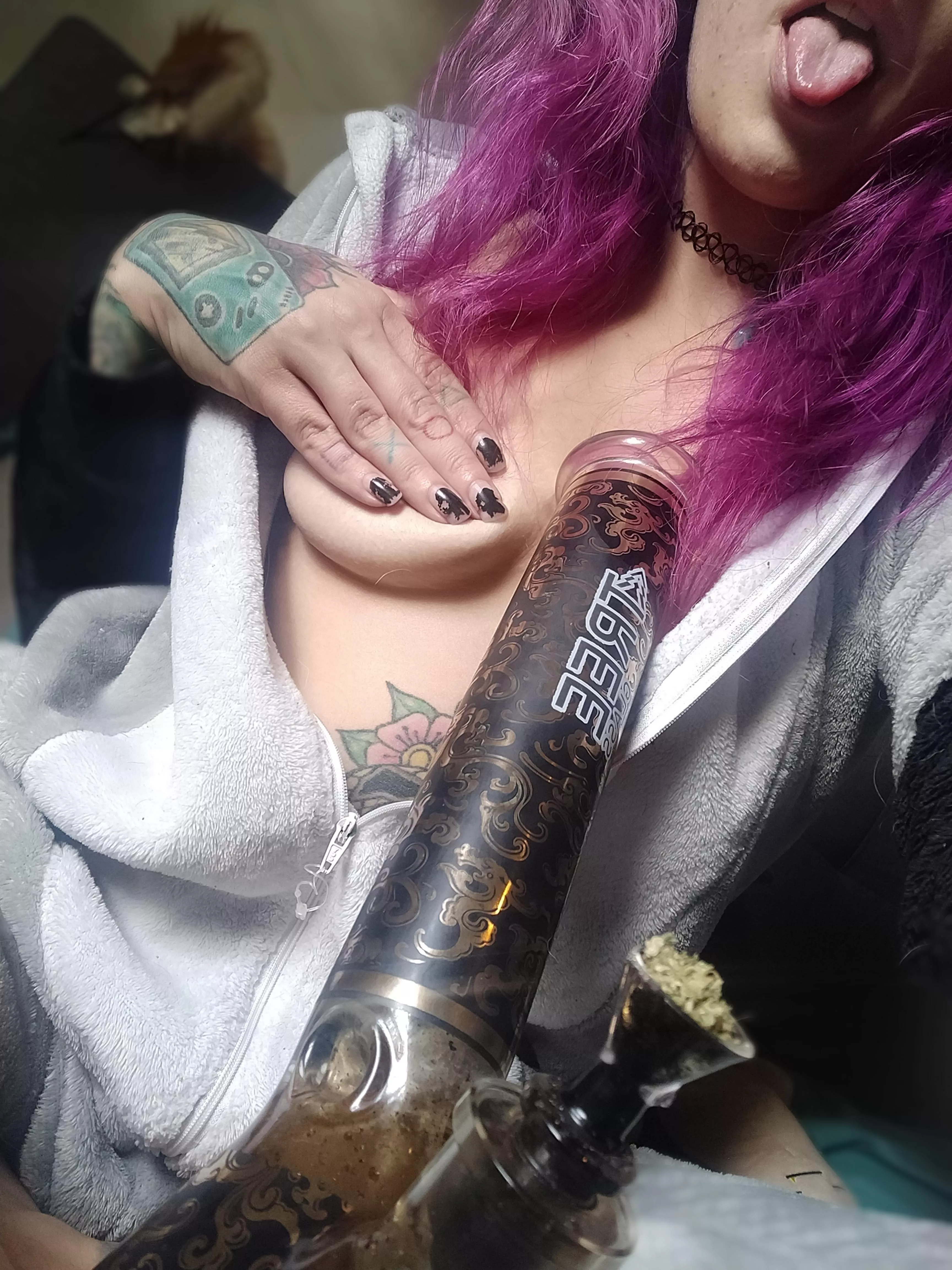 cozy bong tokes