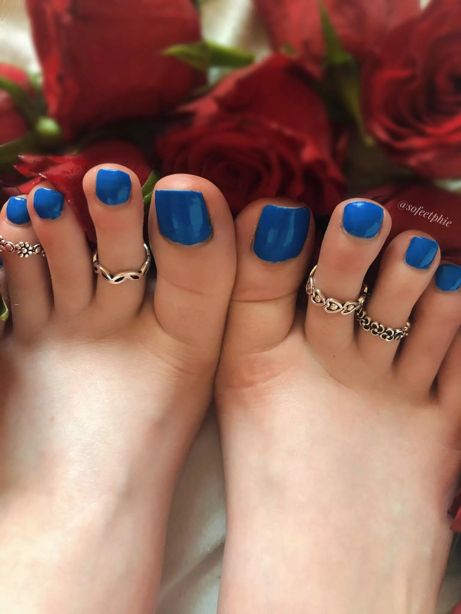 Do you like long toes in your face? 😋