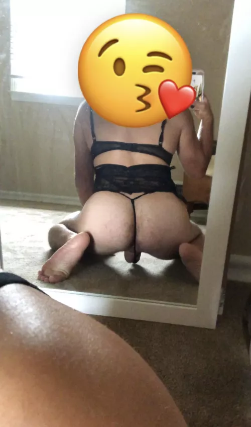 Dressing up feels too good to stop 🥵