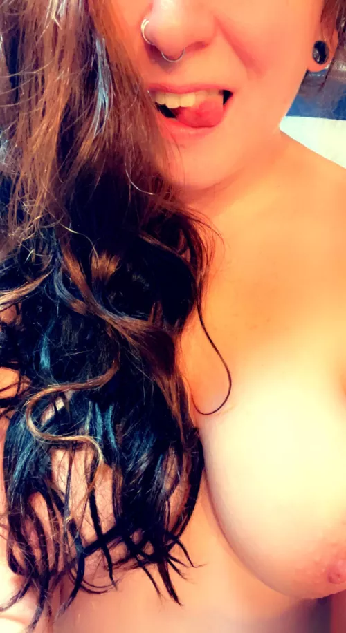 First post while veri(f)ied 😋 happy Friday eve!