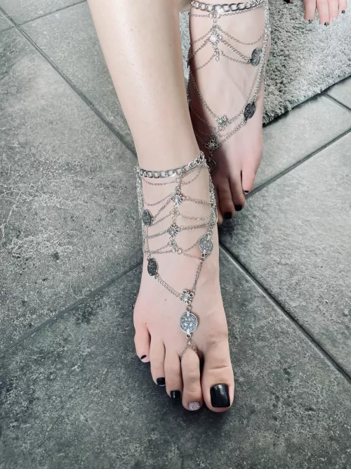 Foot jewelry makes my feet feel so sexy