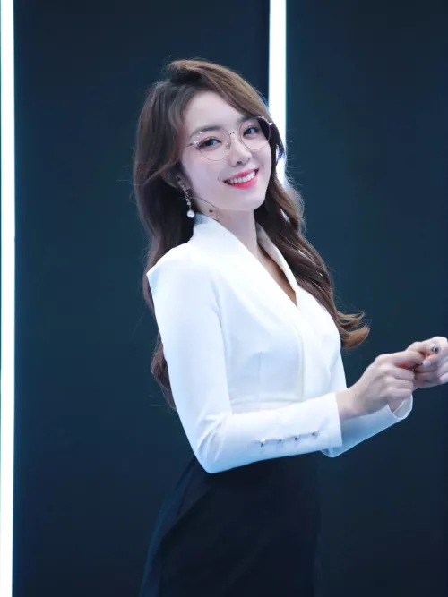 formal asian secretary