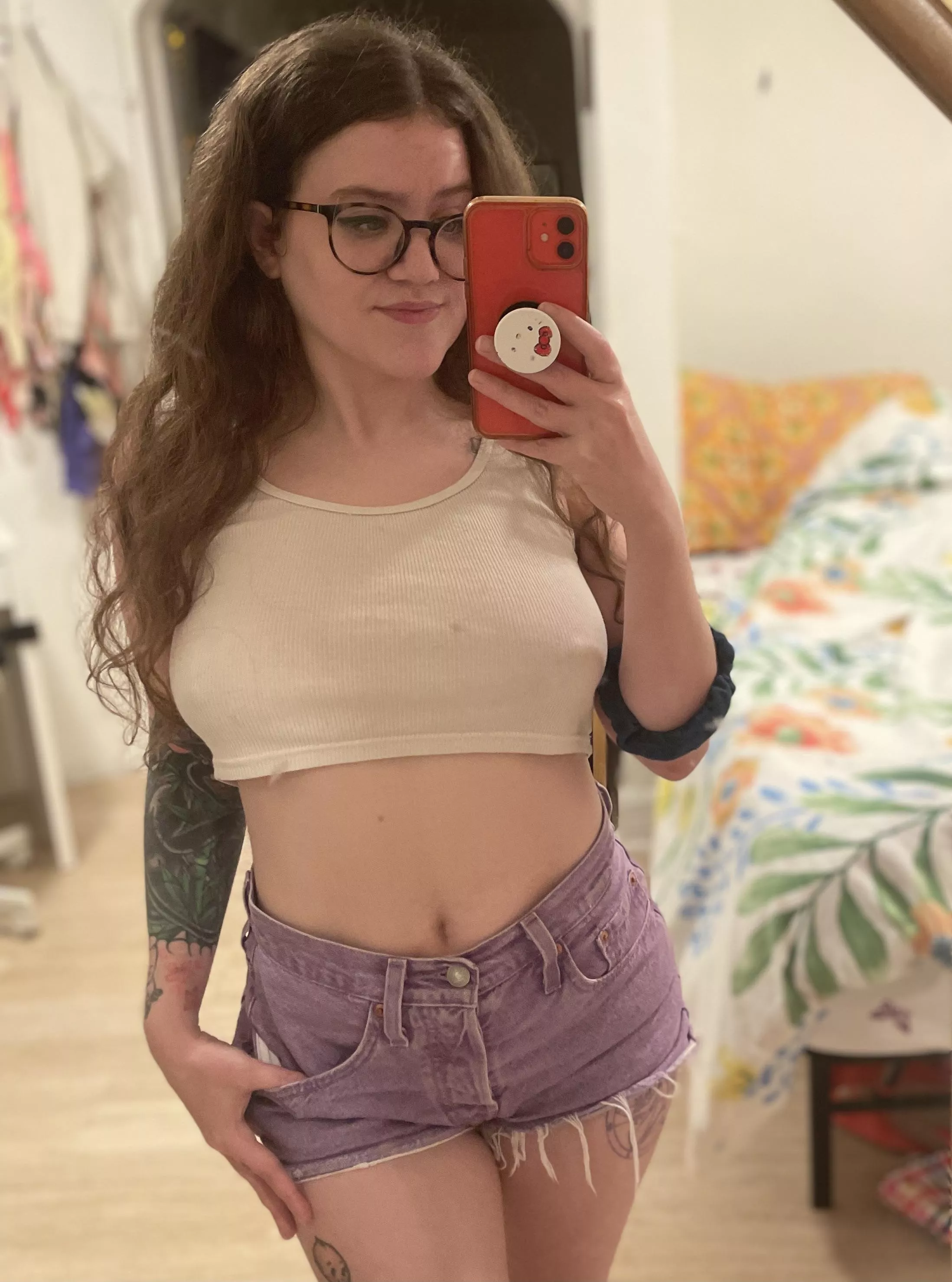 glasses and a cute midriff 🥰