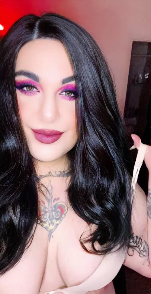 Happy hump day! Come get naked with me :)