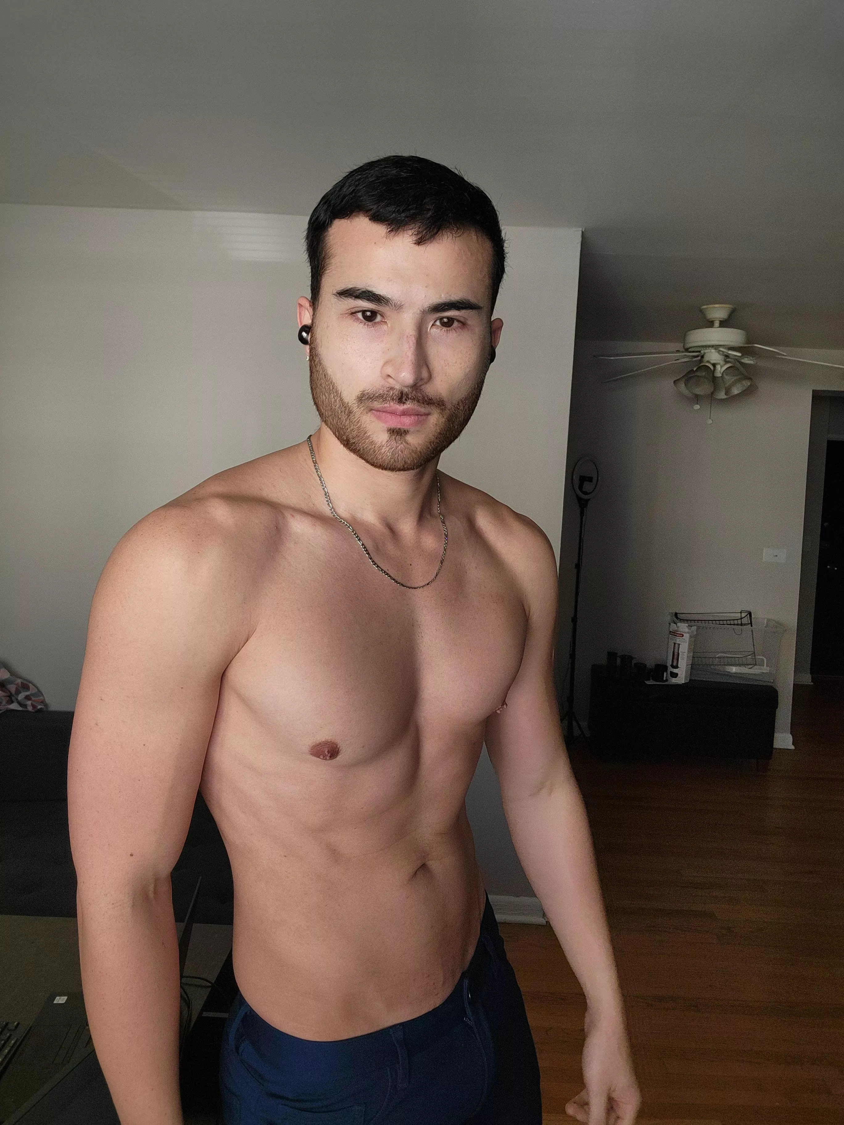 Hi everyone. Into lean muscle, facial hair, and mixed boys?