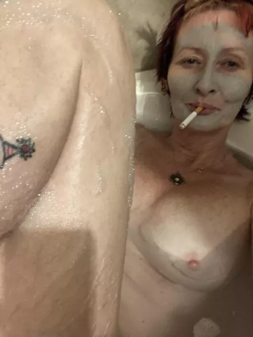 I been smoking 2 packs a days these days 🤌