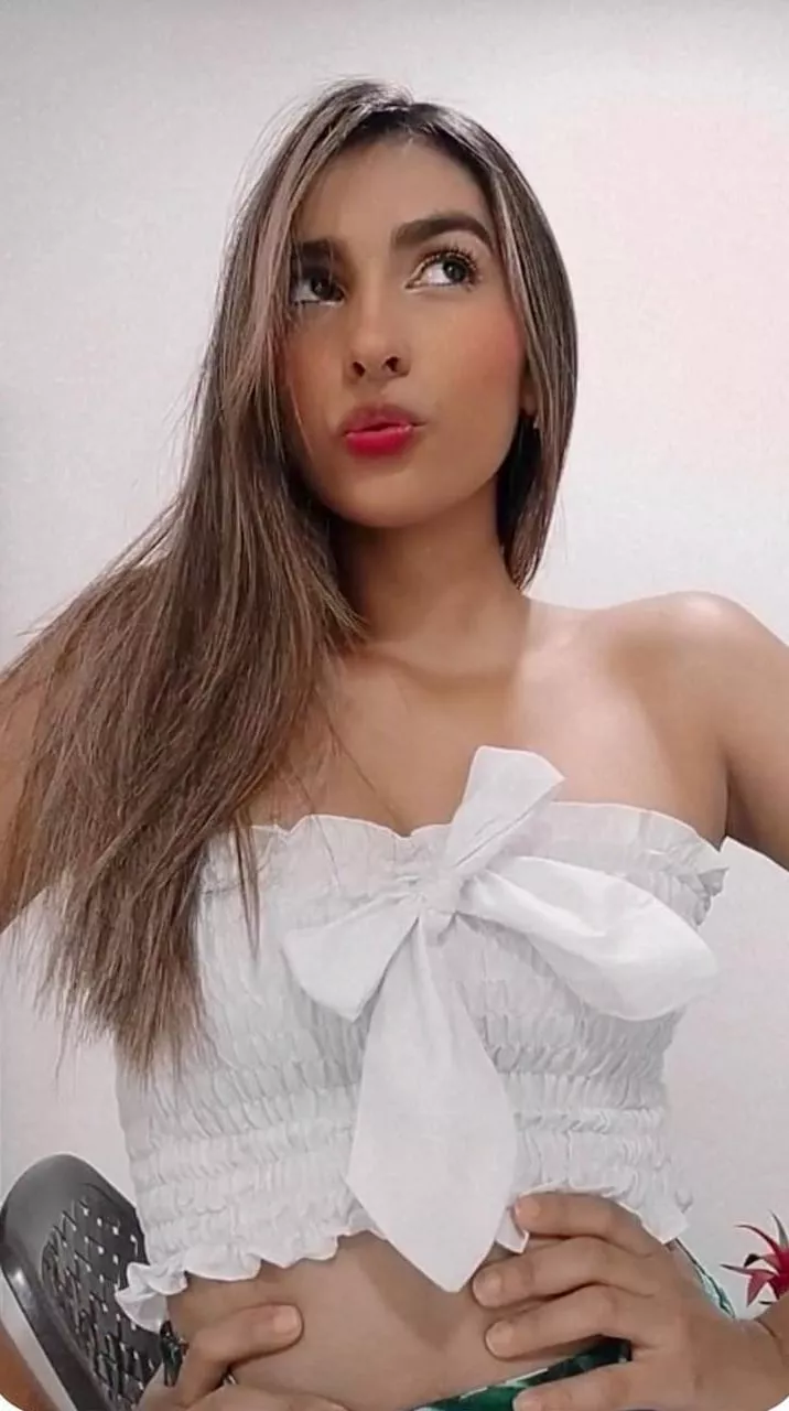 I like to play when I'm naked so tell who likes it