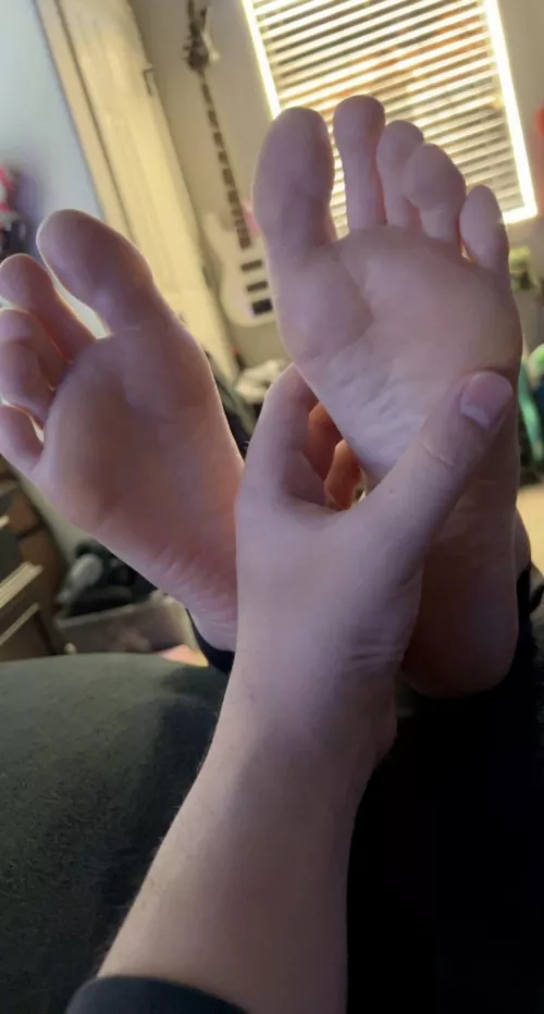 i melt every time he plays with my feet..