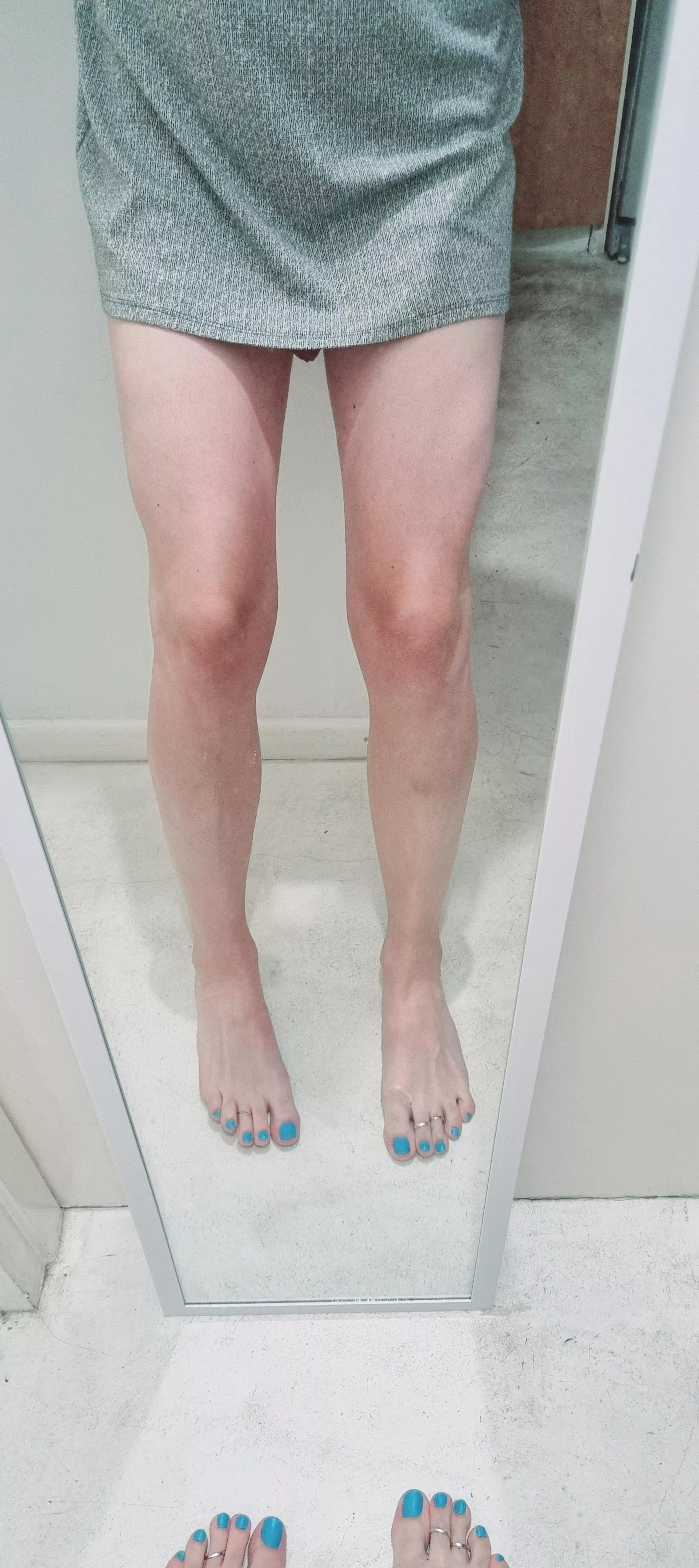 I think my dress a bit short... also can someone please show me how to post vids??