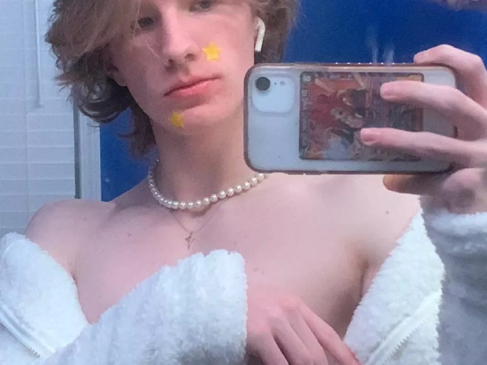 I thought the jacket looked cuter around my shoulders:3