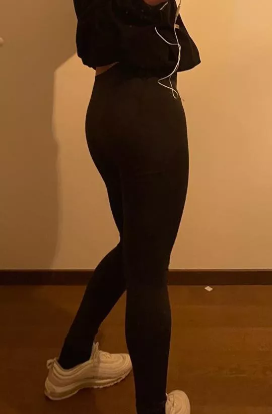 I'd be walking alone at night like this and hoping to walk past a group of black men 😇