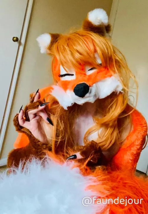 I’d scrape my sharp nails down your skin, if you’d like that 🦊