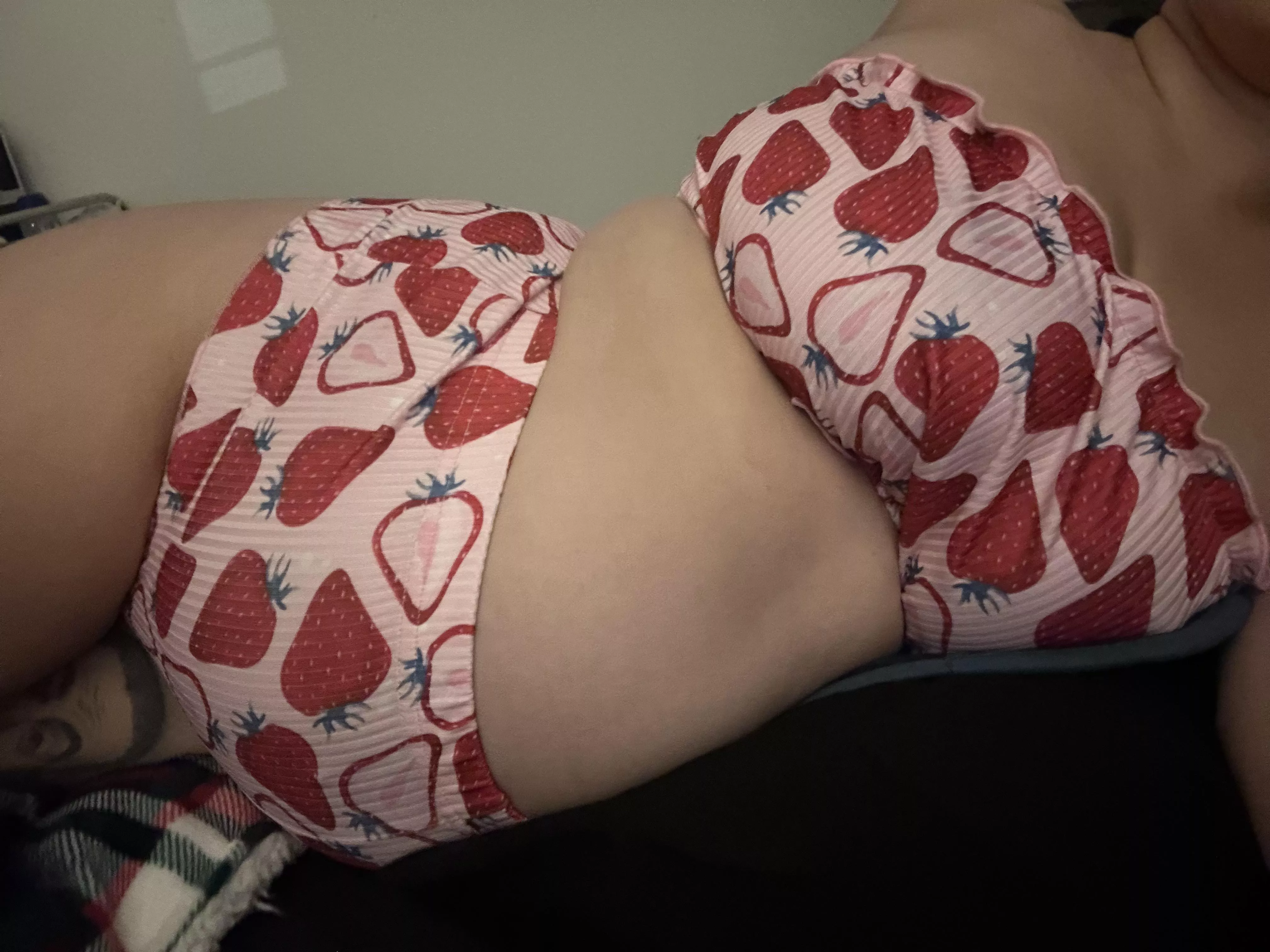 If you eat me, I’m probably as sweet as strawberries idk 😘