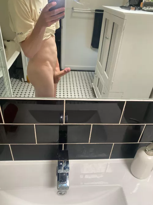 It might be small but it’s super thick 🤤