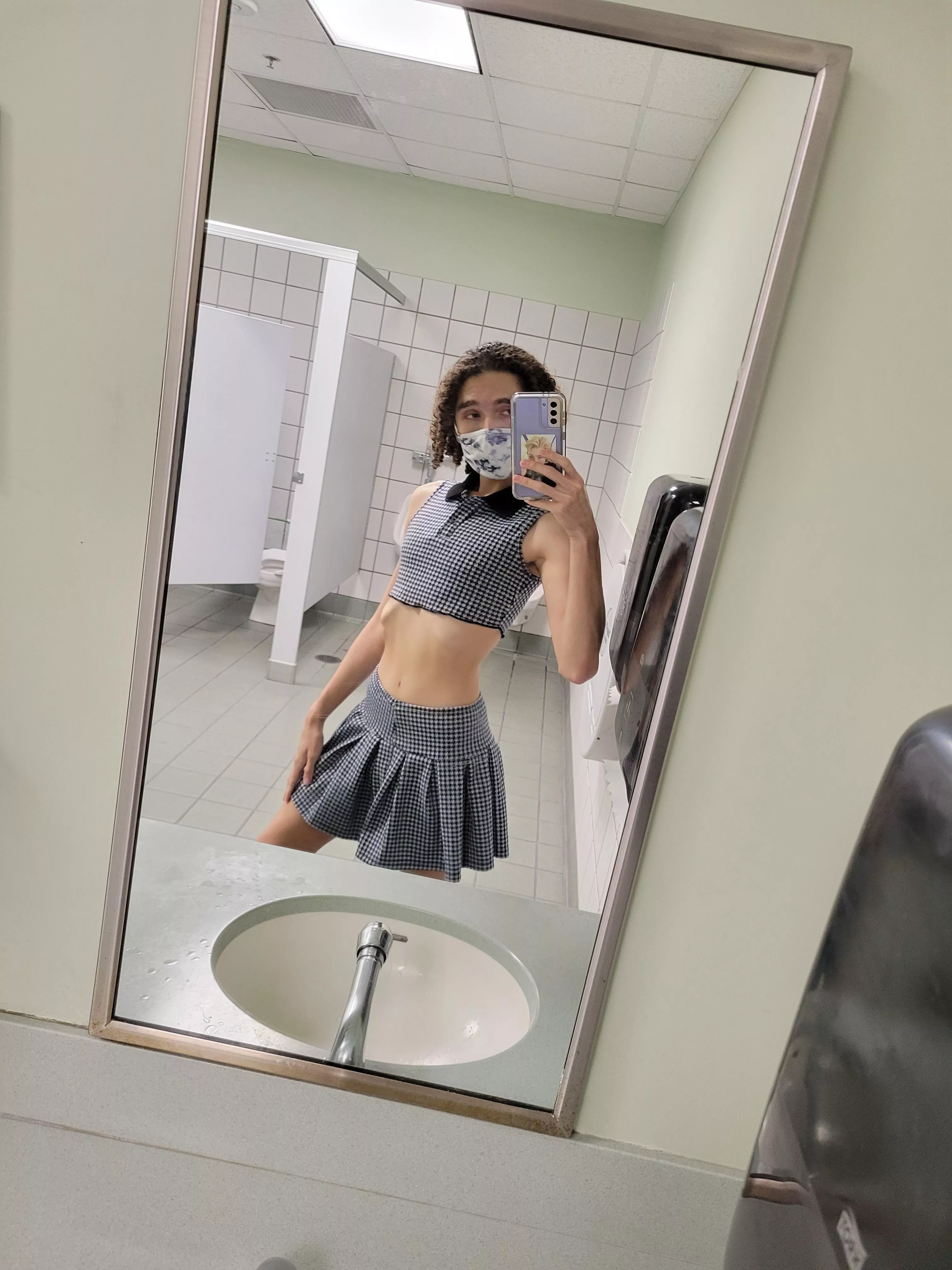 It's always funny to me when a guy walks into the restroom and thinks he's in the woman's 🤭🤭.