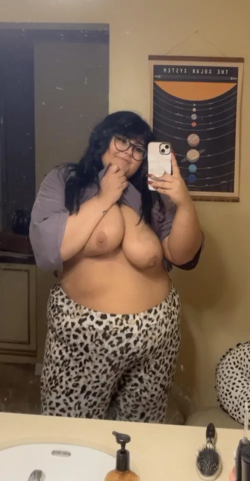 it’s late and i can’t sleep 🥺 come sleep over?