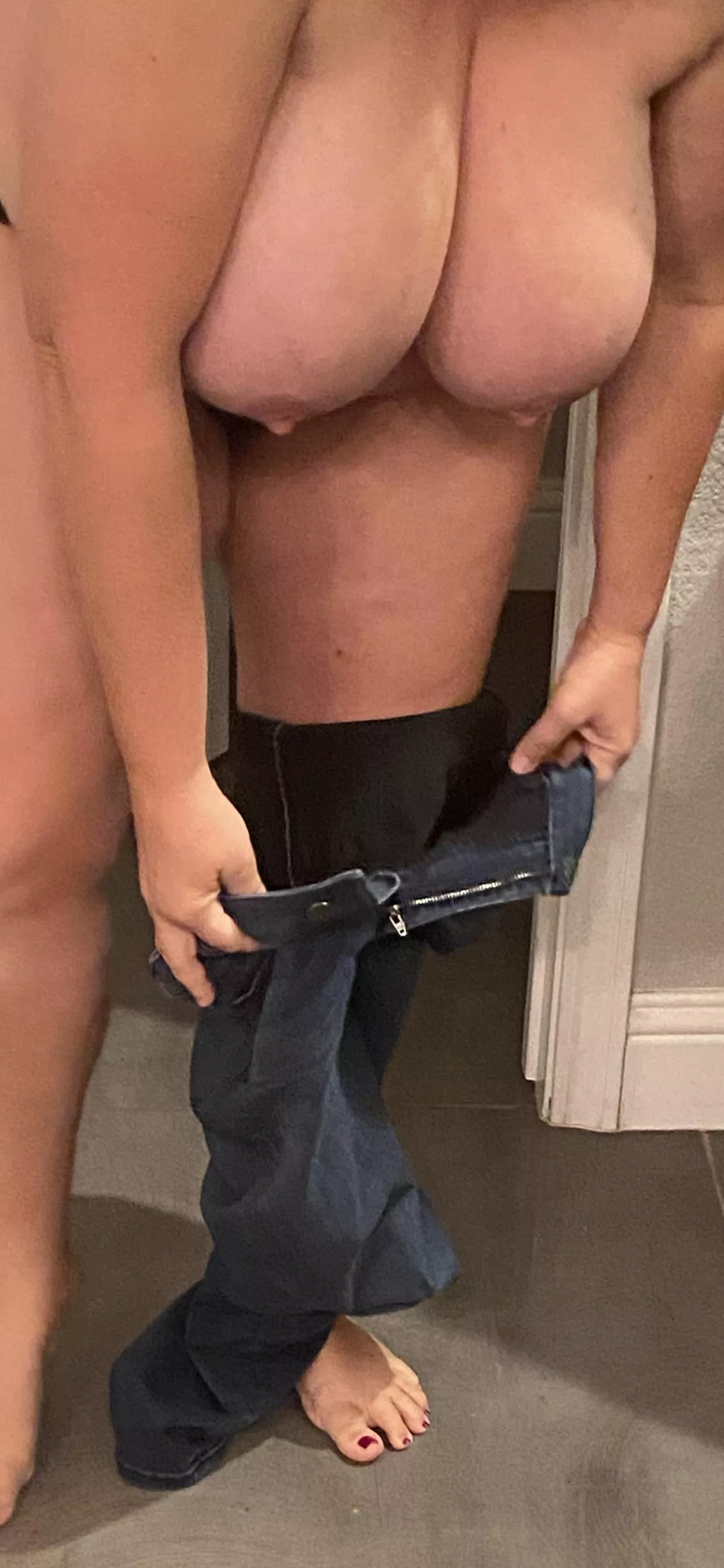 Jeans and tits seem to be my jam this week… 🎄