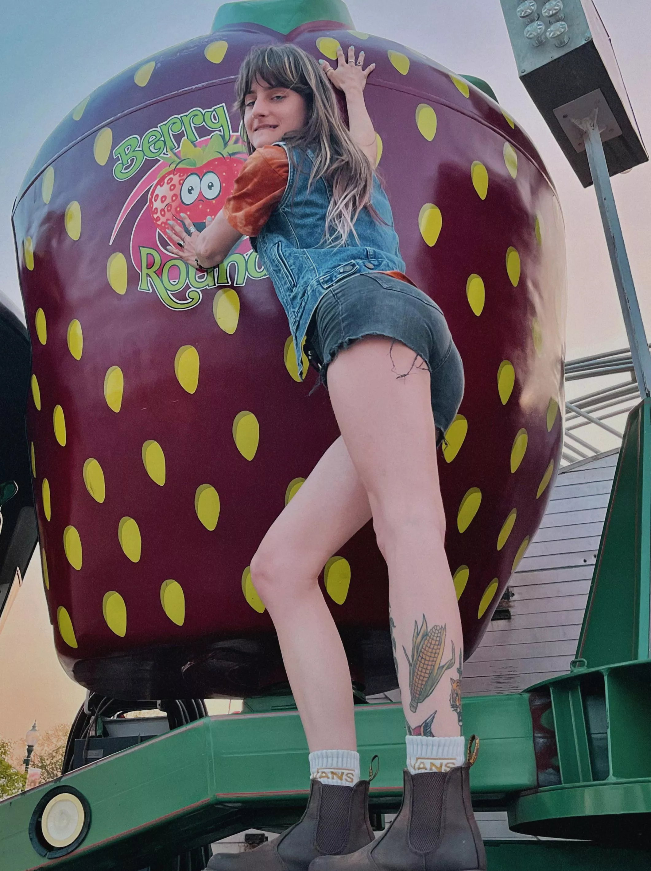 🍓Just me and my lil peach, I mean… strawberry