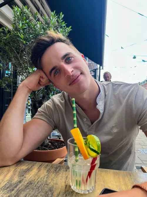 Kinda like this picture that my boyfriend took of me during our summer trip to Amsterdam