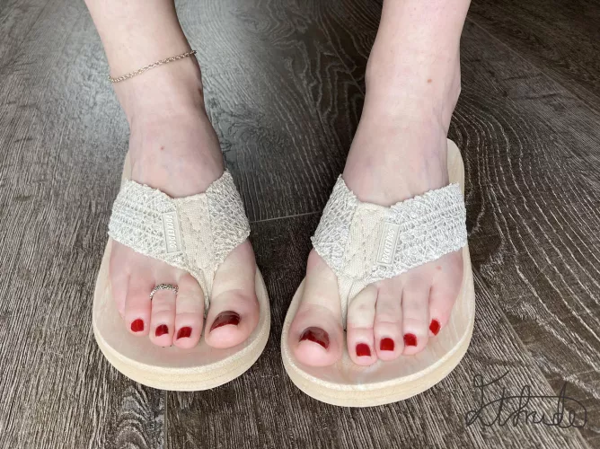 Lacey flip flops, like my toes?