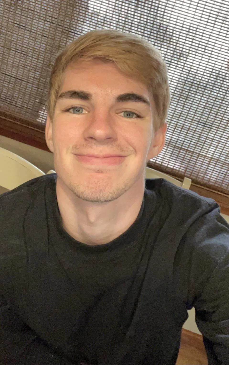 Loving this colder weather! Whats your favorite season?🌬🍃