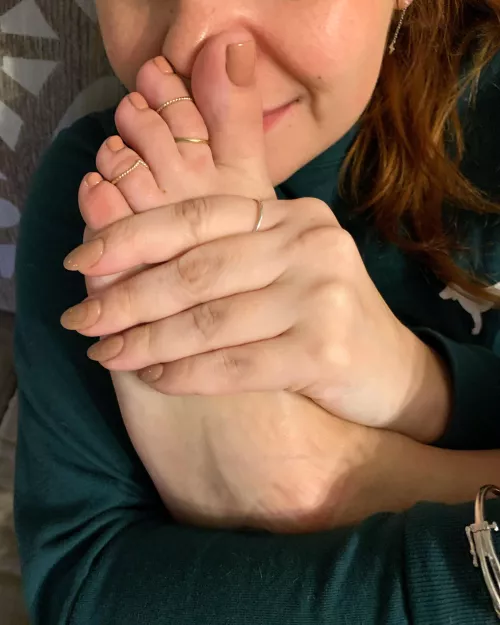 Mhmh cheeeesy🧀, wanna take a sniff?