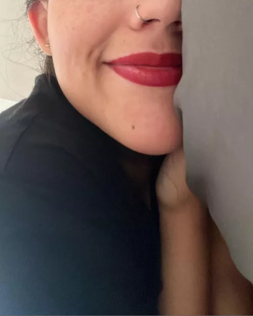 My lipstick looks way too decent [f]