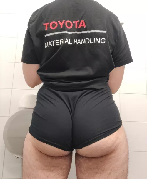 need a man to handle my cheeks 😩