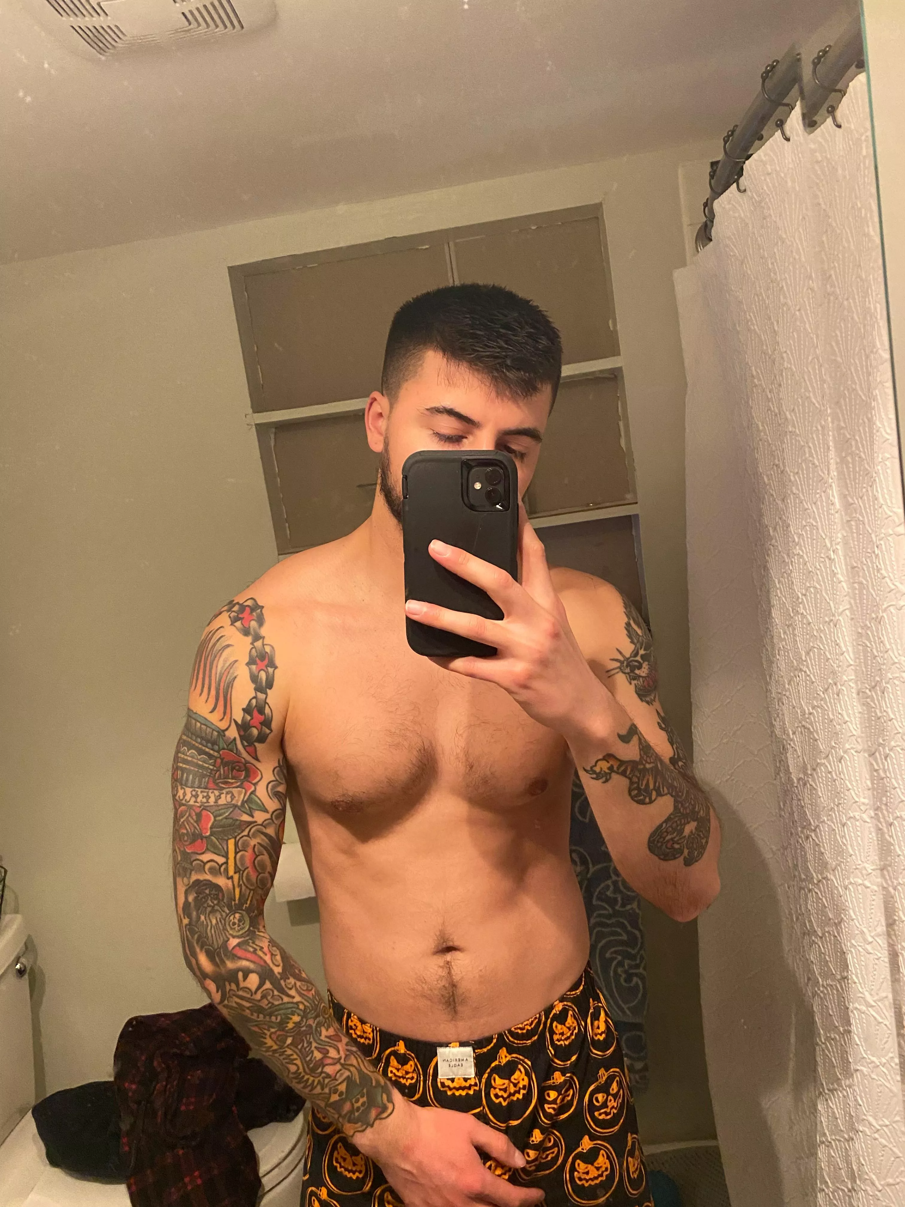 Need to take my Halloween boxers off & put Xmas ones on. Anyone want to help me change?