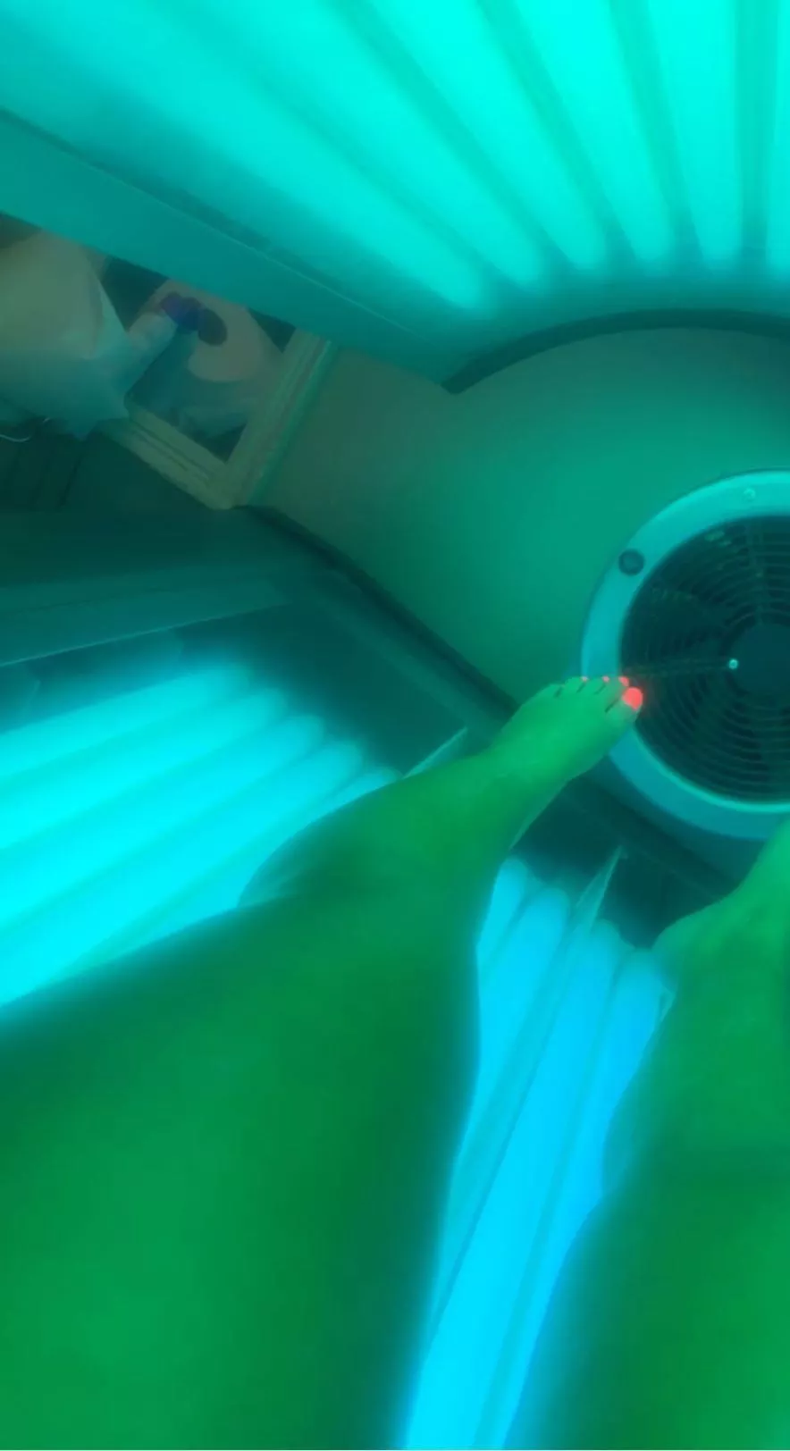 Pretty tainted nails