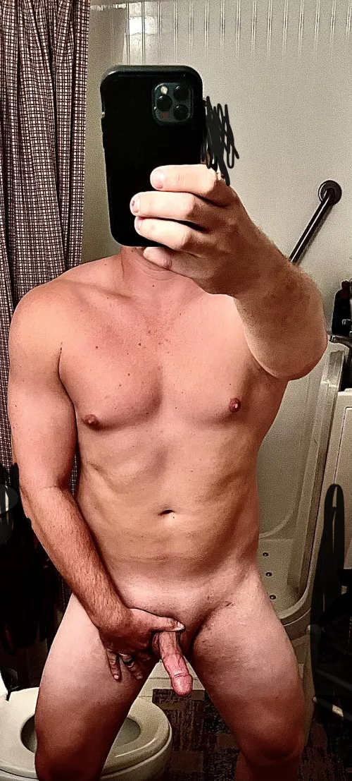 Pre-workout selfie wish I had some friends to workout with [M]