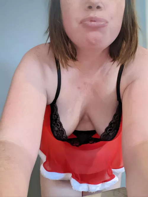 Ready for a peck (f)