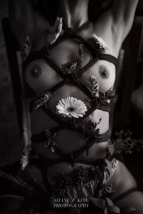 Ropes and flowers, black and white