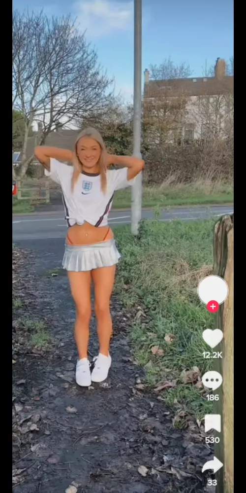 Saffron (TIKTOK fyp page)