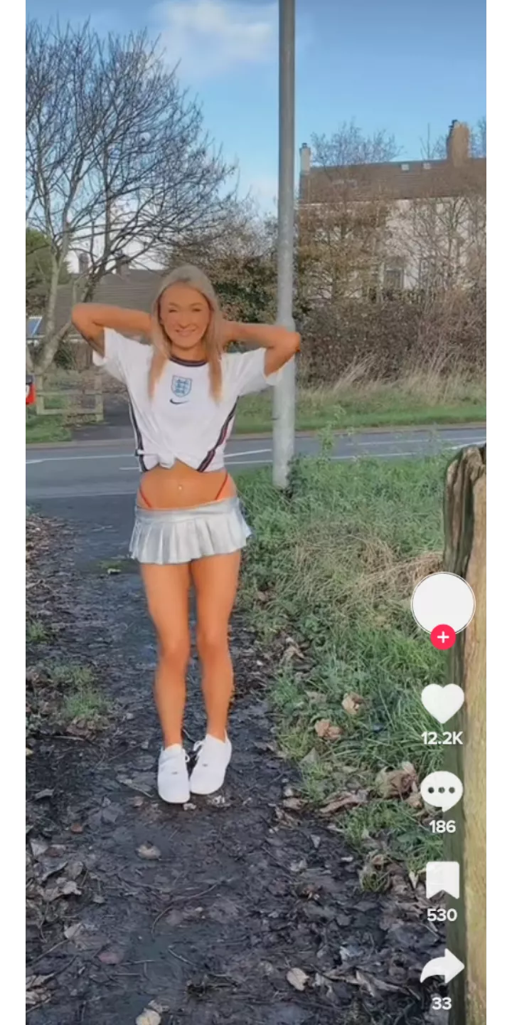 Saffron (TIKTOK fyp page)