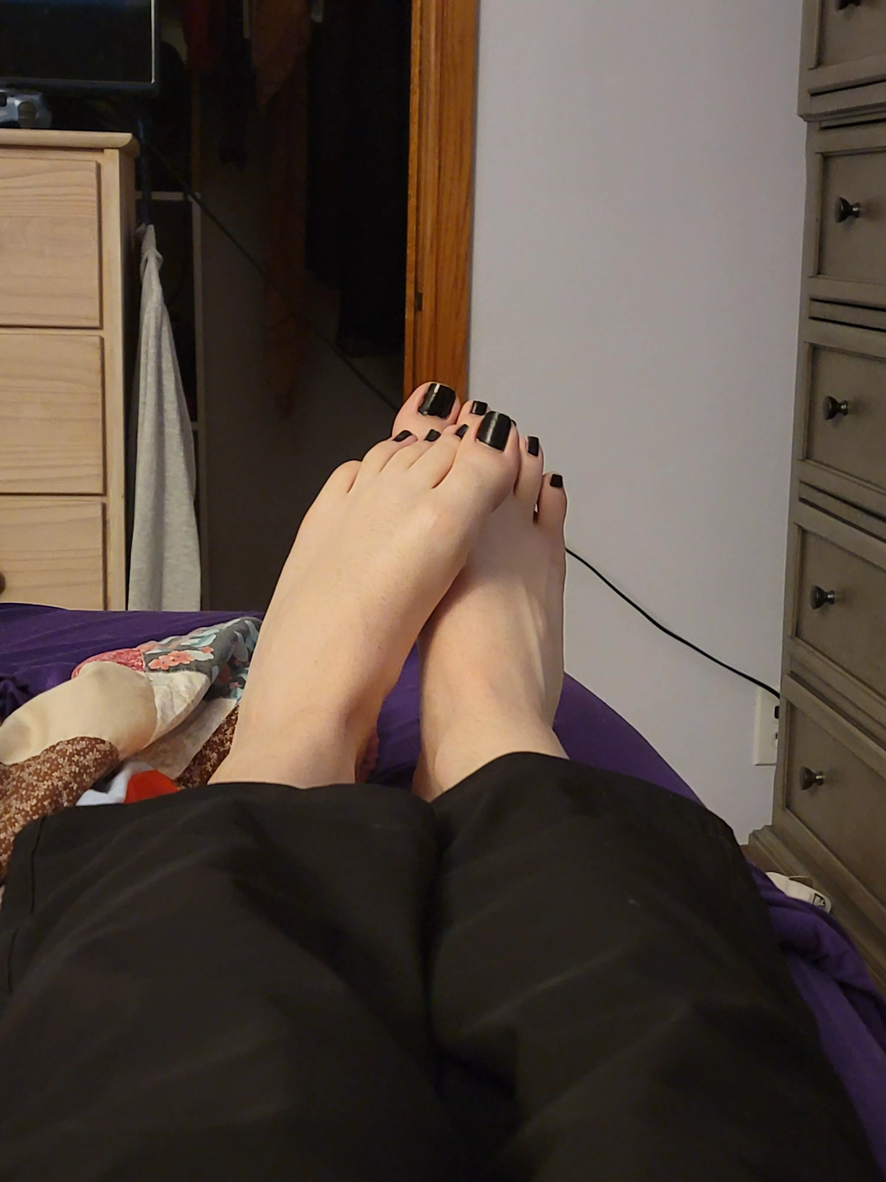 Some tired sick kitty feet to make you wild 😈