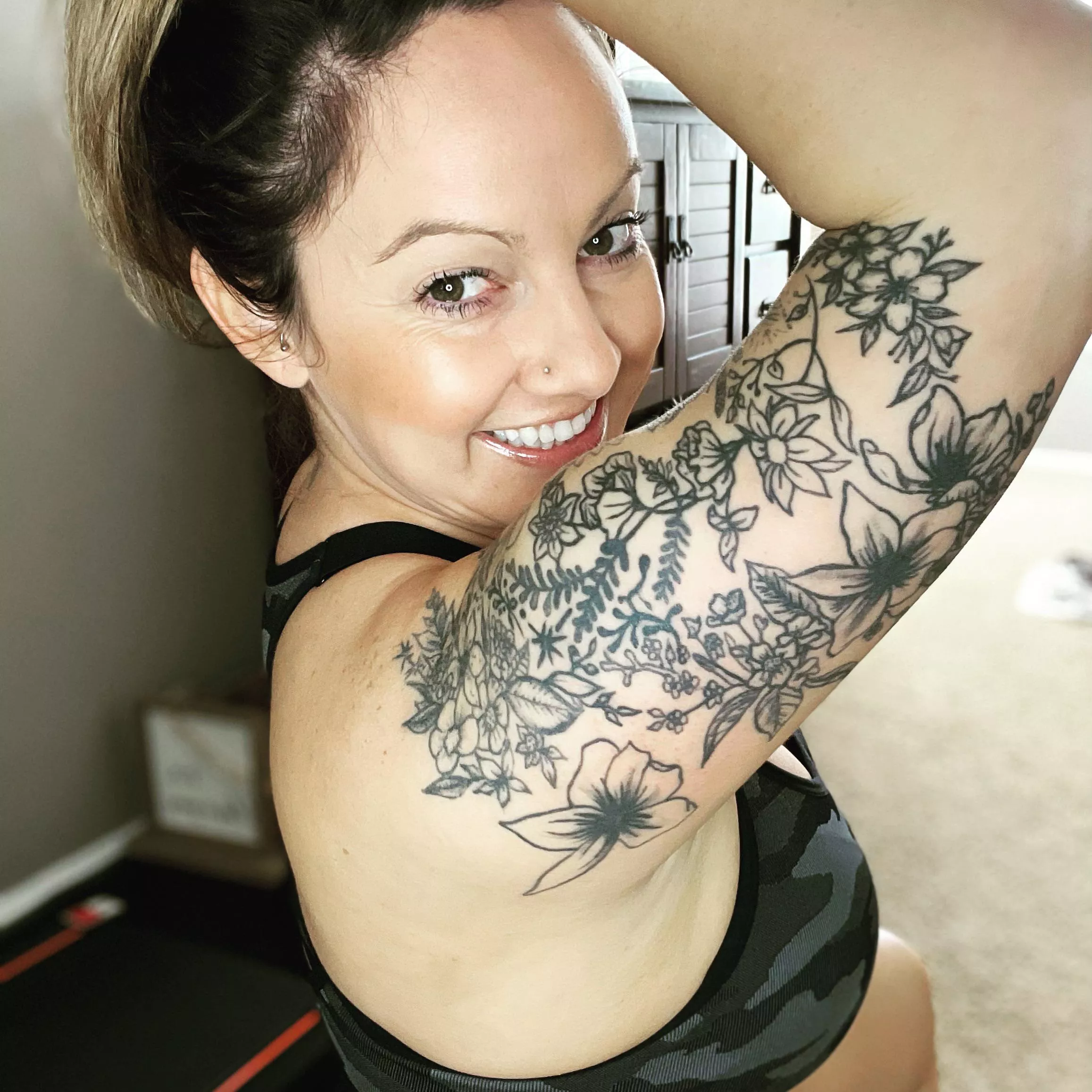 Tattooed milf 🤍
