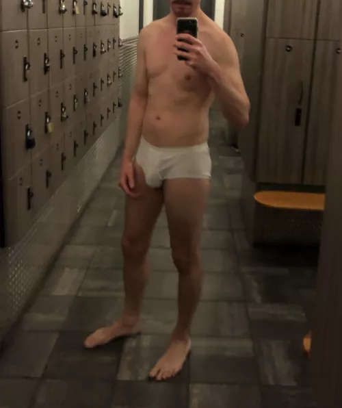 Tighty whities in the locker room. (35)